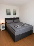 C&V: 4 PP- 3 rooms - central + WLAN + Smart TV + box spring bed