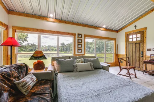 Fish On-site! 35-acre Escape Near Cedar Creek Lake - 4-Star