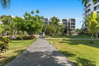 Family Apartment Pool & Gardens - Homestays