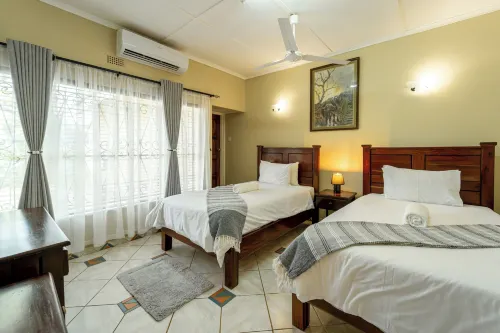 Room in Villa - Zambezi Family Lodge - Buffalo Room - Guest houses