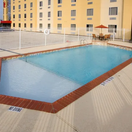 Red Roof Inn & Suites Beaumont