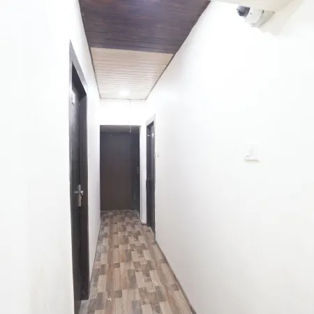 Hotel Grand Residency Отели рядом с достопримечательностью «Пляж Версова»