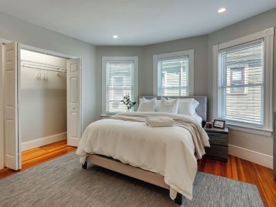 5 Mi to Boston & Airport! Townhome w/ Skyline View