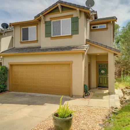 Sierra Foothills Retreat With Public Lake Access
