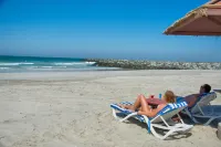 Ajman Beach Hotel - Pemandangan Pantai