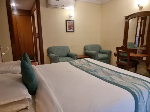 Hotel Maurya Residency - bar