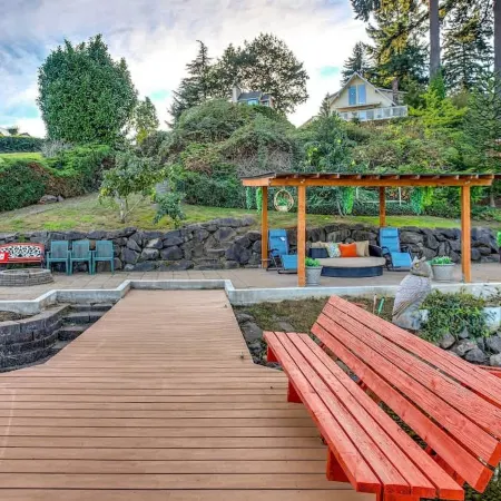 Serene 3BR Home in Kent With Modern Comforts