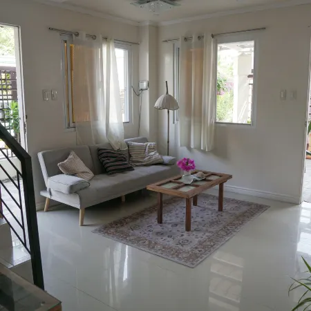 2BR Simple Budget Homestay, beach, parking, Wi-Fi