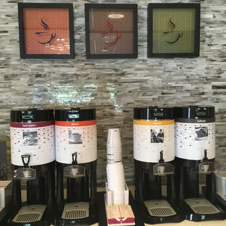 Hampton Inn & Suites Newburgh - Stewart Airport