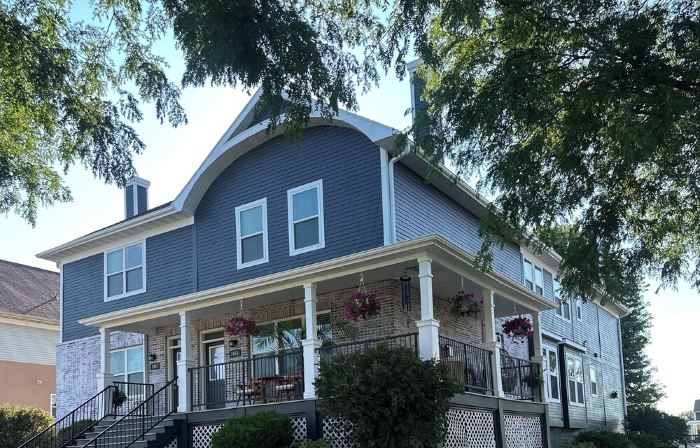 Capital City- 6 Miles from Madison with Fireplace
