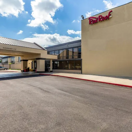 Red Roof Plus+ & Suites Houston - IAH Airport SW