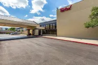 Red Roof Plus+ & Suites Houston - IAH Airport SW - 2 Yıldız