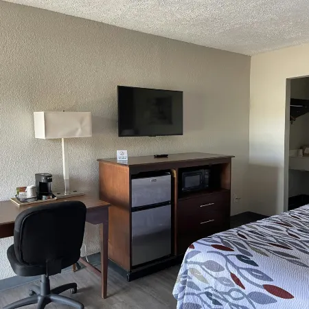 Red Roof Inn LaGrange