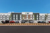 WoodSpring Suites Concord-Charlotte Speedway - Bathtub
