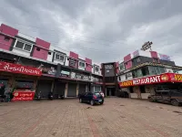 Hotel Ramdev Rooms - parking