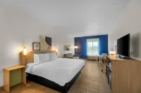 Spark by Hilton Tuscumbia Muscle Shoals - parking