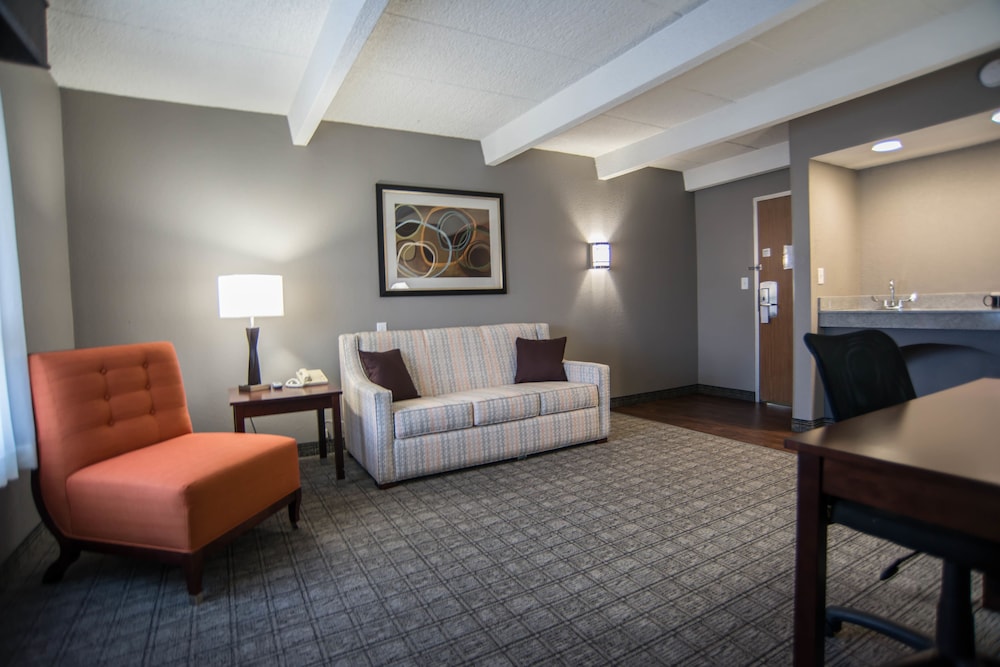 Eastland Suites Extended Stay Hotel & Conference Center Urbana