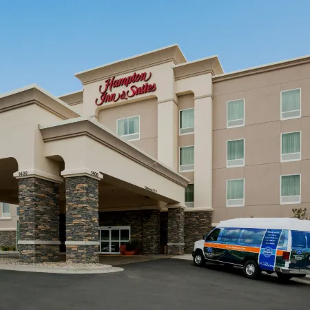Hampton Inn & Suites Minot Airport