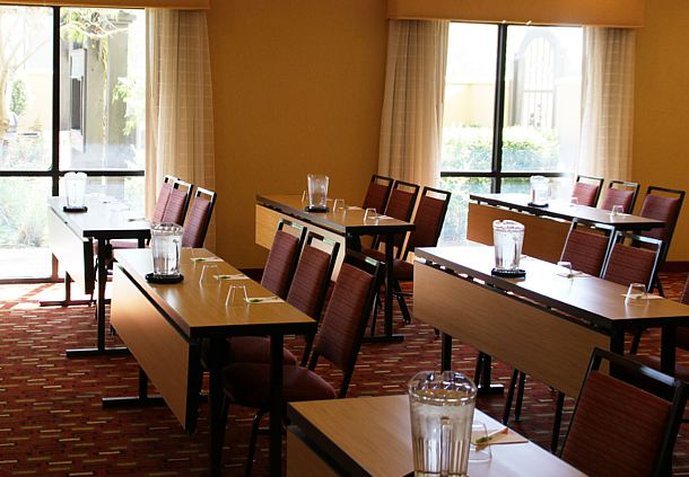 Courtyard Fort Worth West at Cityview