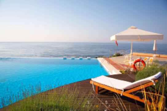 Ramada Plaza by Wyndham Thraki