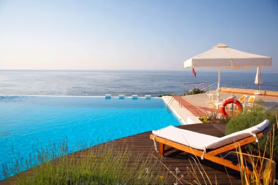 Ramada Plaza by Wyndham Thraki