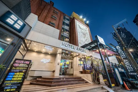 Angel Hotel Отели рядом с достопримечательностью «Сомён»