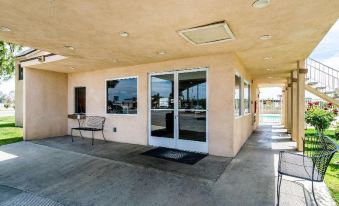 Motel 6 Buttonwillow, CA Central