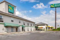Quality Inn & Suites South-Obetz Locke Meadows Park (Ohio and Erie Canal Lock 30) 주변 호텔