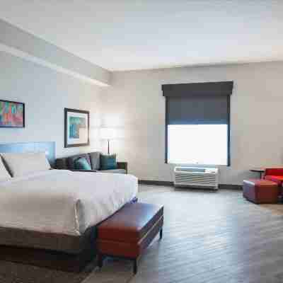 Hilton Garden Inn Louisville Mall of St. Matthews Rooms