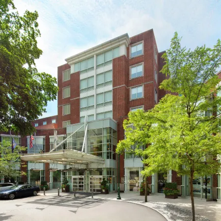 The Inn at Penn, A Hilton Hotel Отели рядом с достопримечательностью «Истерн Стэйт Пенитэншери»