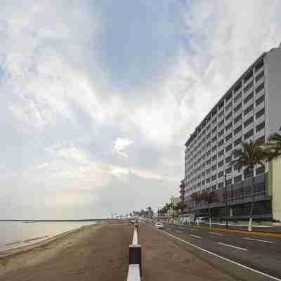 DoubleTree by Hilton Veracruz Hotel Exterior