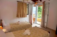 Apartments Tonia - Pelekas Beach, Corfu Hotels in Parelia