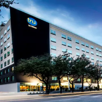 Tru by Hilton Dallas Market Center. Отели рядом с Аэропорт Лав-Филд