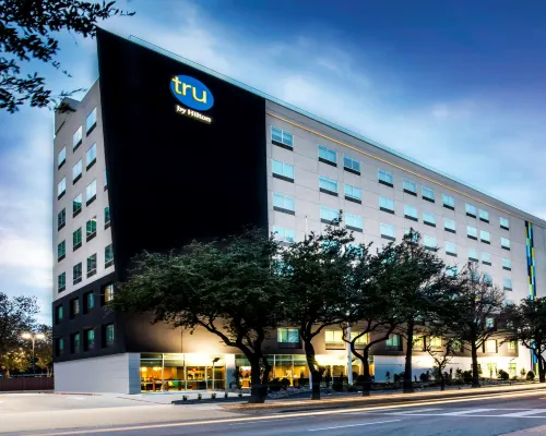 Tru by Hilton Dallas Market Center. Hotels near Kessler Theater