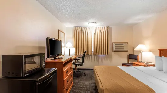 Econo Lodge Inn & Suites