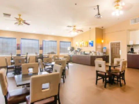 コンフォート イン & スイーツ モハーヴェ モハーベのホテル