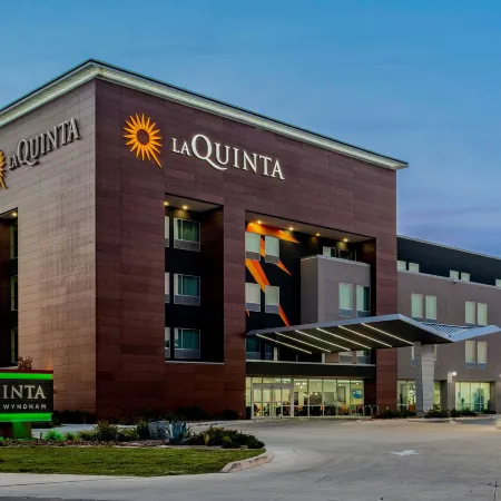 La Quinta Inn & Suites by Wyndham San Antonio Alamo City