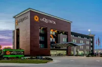 La Quinta Inn & Suites by Wyndham San Antonio Alamo City Hotels in San Antonio