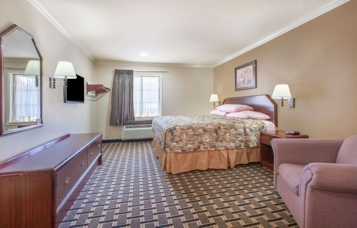 Super 8 by Wyndham Tyler TX