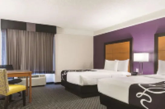 La Quinta Inn & Suites by Wyndham Ontario Airport オンタリオのホテル