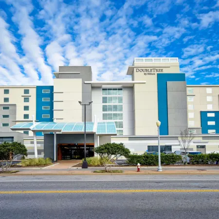 DoubleTree by Hilton Virginia Beach Oceanfront South Отели рядом с достопримечательностью «Кроатан-Бич»