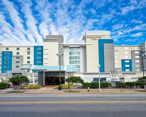 DoubleTree by Hilton Virginia Beach Oceanfront South Hotels near Back Bay Brewing Co.