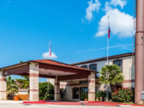 Quality Inn University Near Downtown Hotels in San Marcos