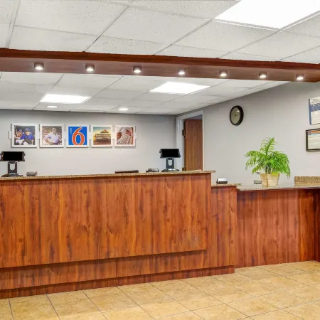 Motel 6 Elk Grove Village, IL - O'Hare
