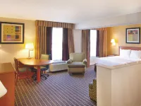 La Quinta Inn by Wyndham Orlando International Drive North Hotels near Universal Studios Orlando