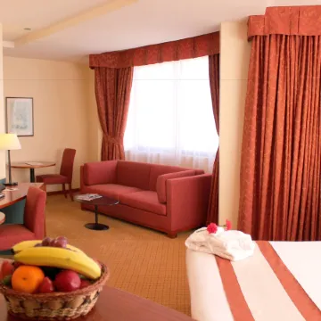 Al Diar Dana Hotel Отели рядом с достопримечательностью «Торговый центр Liwa Centre»