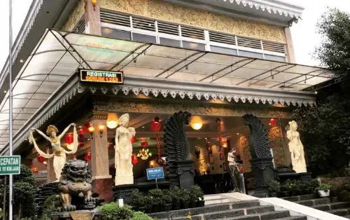 Seruni Hotel Hobbit House