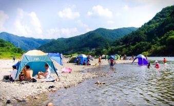 Hongcheon Gangbyeonuisuchaehwa Pension