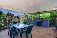 North Cove Waterfront Suites Hotel di Cairns North