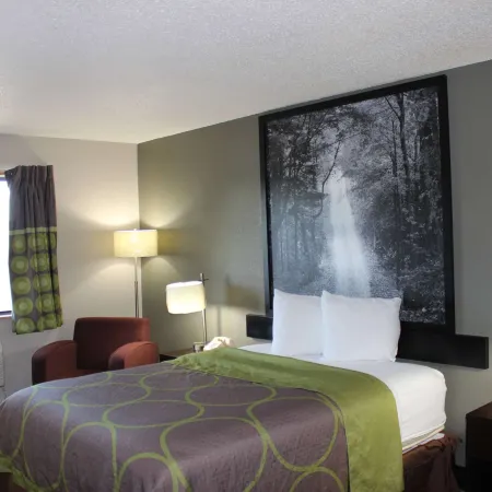 Super 8 by Wyndham Grand Rapids/Wyoming